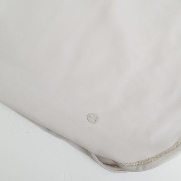 Lululemon on the fly Skirt - Picture 4 of 8